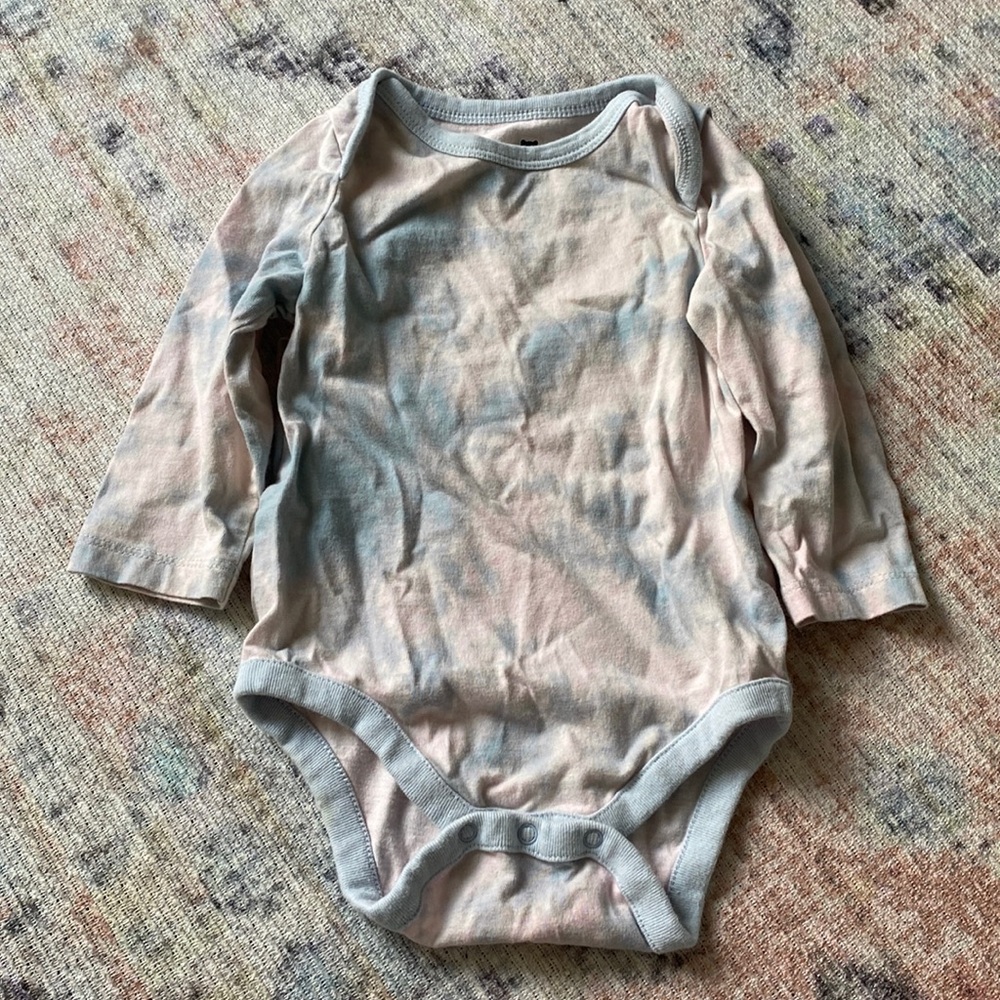 Baby GAP 6-12 months organic cotton tye dye onesie